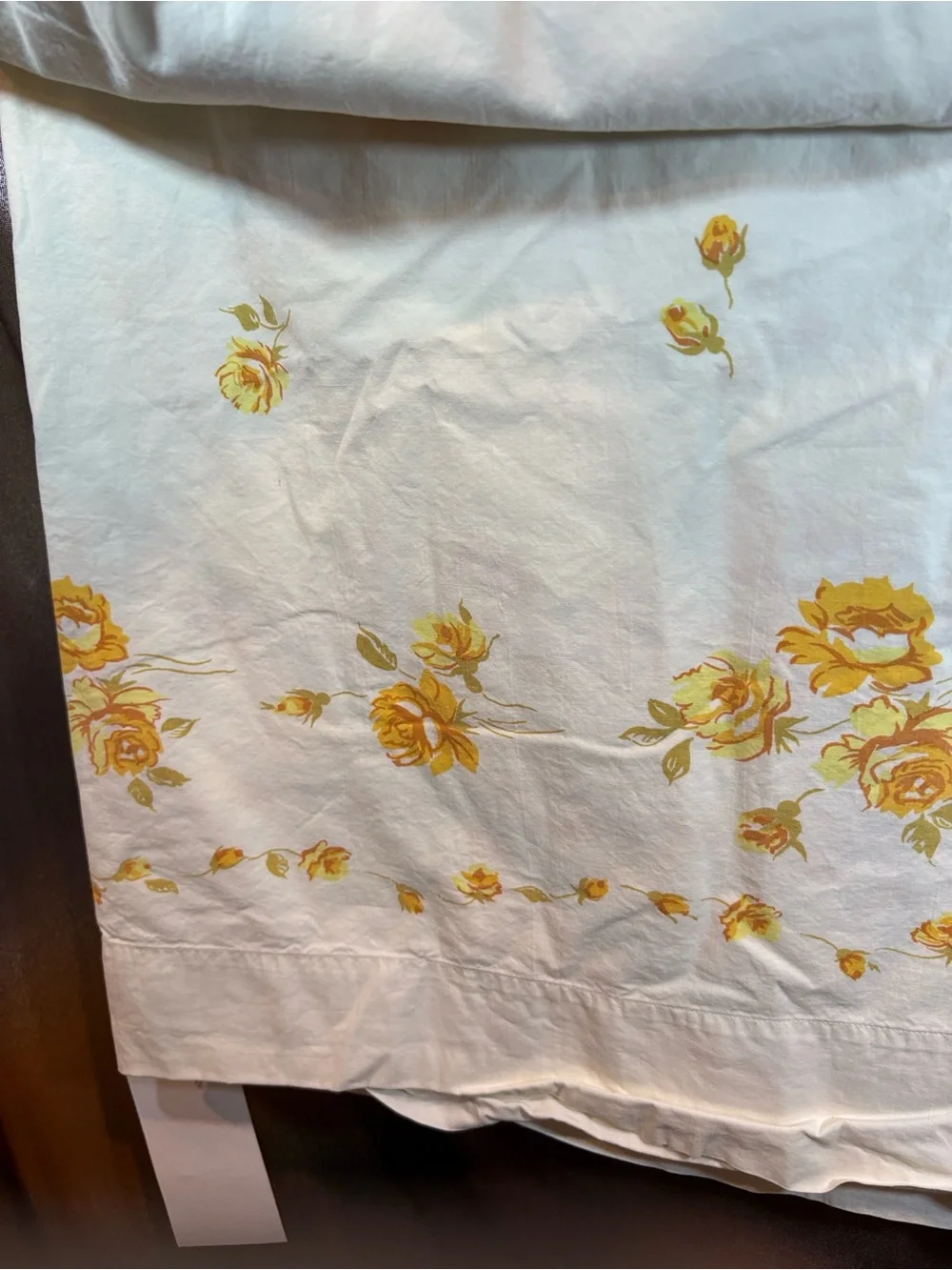 2 Vintage Yellow Rose Floral flat full size Sheets small roses around border 222